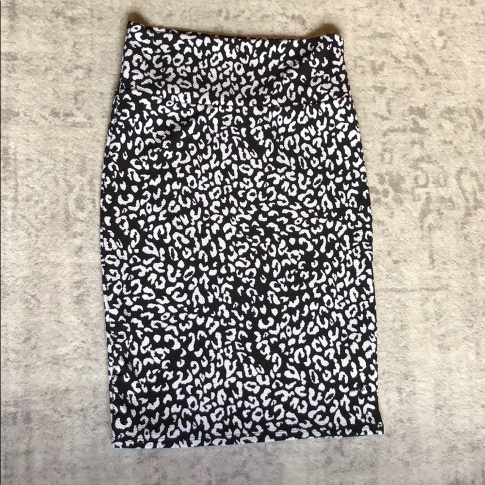 Black and white cheetah print pencil skirt